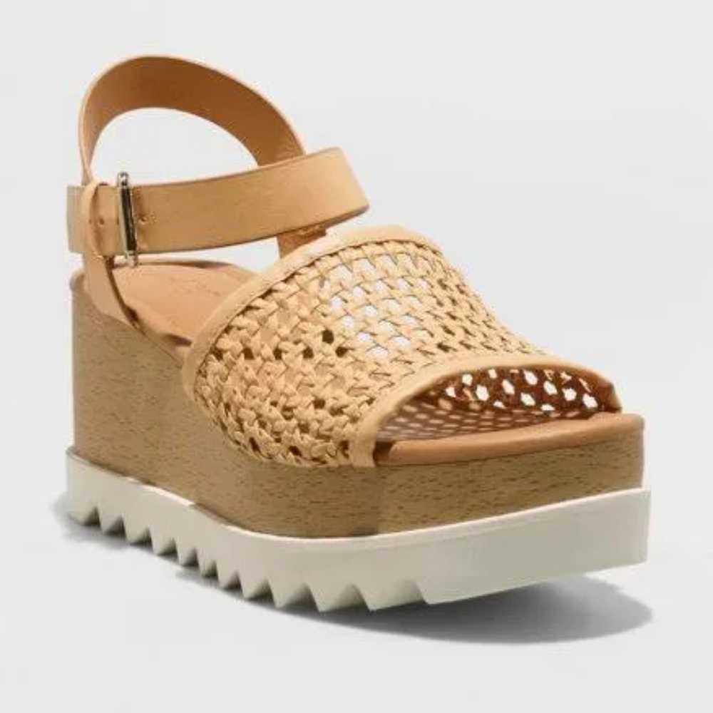 Universal Thread NIB Alba Beige Tan Platform Sandals sz 9.5 Memory Comfort Foam
